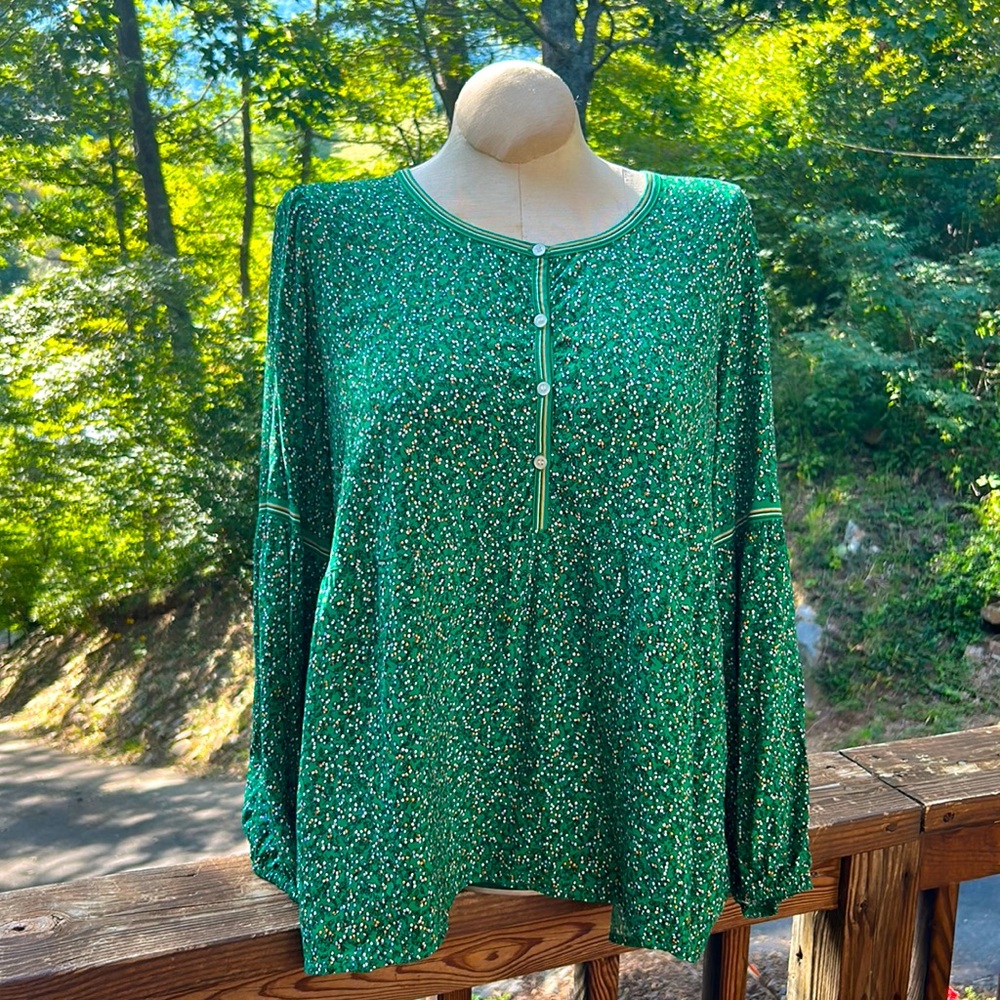 Max Studio Women’s blouse.